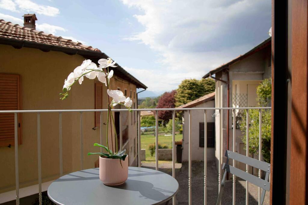 Vista Lago-Appartamento Funzionale Con Vista Varese Exterior foto