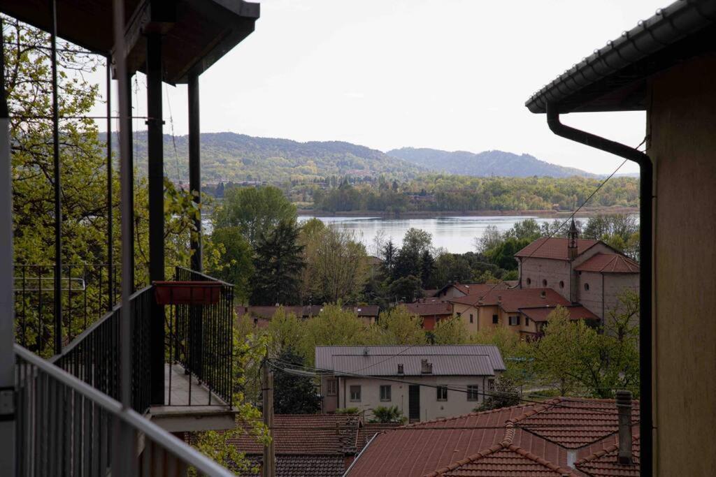 Vista Lago-Appartamento Funzionale Con Vista Varese Exterior foto