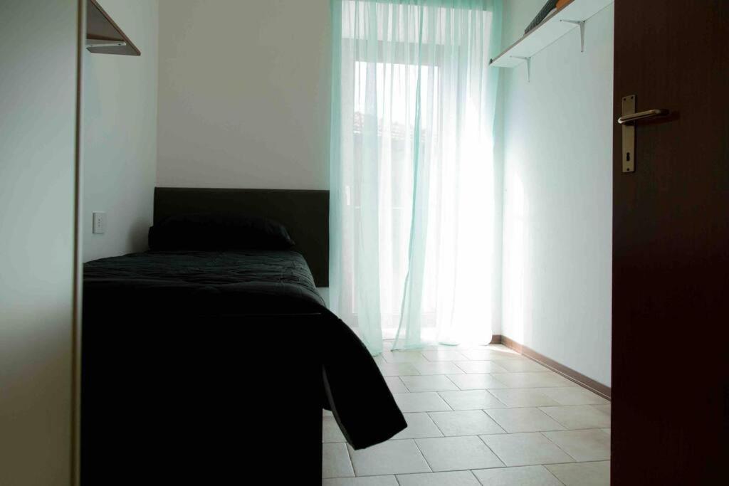 Vista Lago-Appartamento Funzionale Con Vista Varese Exterior foto