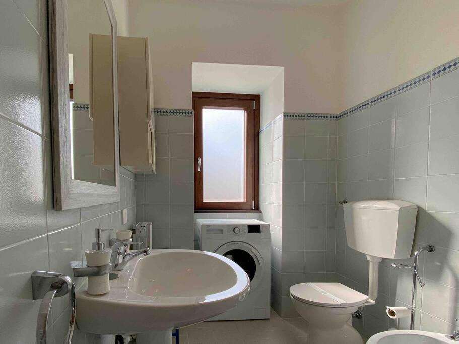 Vista Lago-Appartamento Funzionale Con Vista Varese Exterior foto
