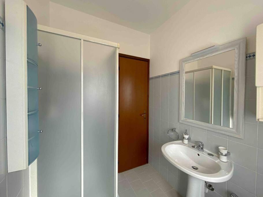 Vista Lago-Appartamento Funzionale Con Vista Varese Exterior foto