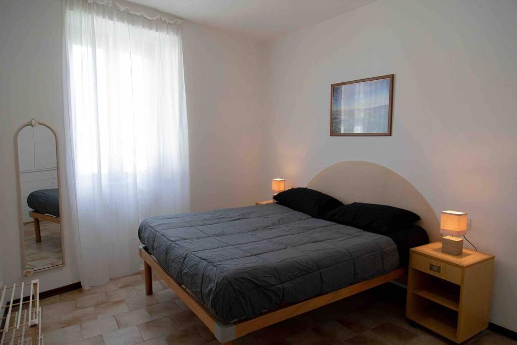 Vista Lago-Appartamento Funzionale Con Vista Varese Exterior foto